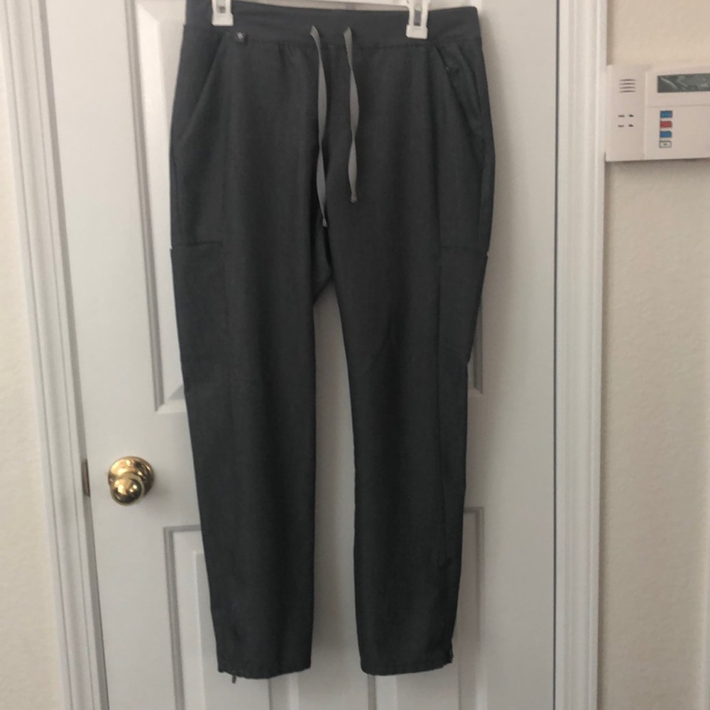 Figs women’s grey scrubs medium